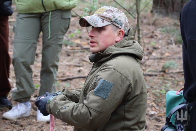 Волинські школярі долали смугу перешкод, літали дроном і знайомилися зі зброєю. ФОТО