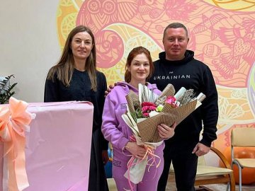 У Луцьку військову медикиню Мар'яну Мамонову привітали з народженням донечки. ОНОВЛЕНО