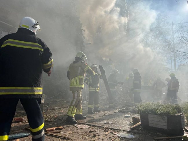 Удар дронами-камікадзе по багатоповерхівці в Києві: загинула одна людина