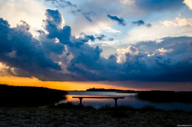 Край неба палає: захопливий захід сонця на Світязі. ФОТО