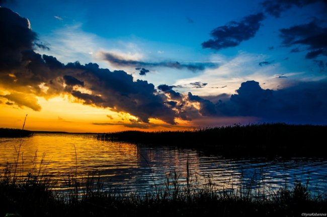 Край неба палає: захопливий захід сонця на Світязі. ФОТО