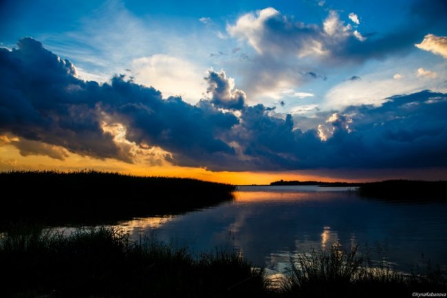 Край неба палає: захопливий захід сонця на Світязі. ФОТО