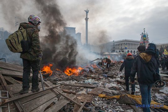 Десяті роковини розстрілів на Майдані: протистояння у фото