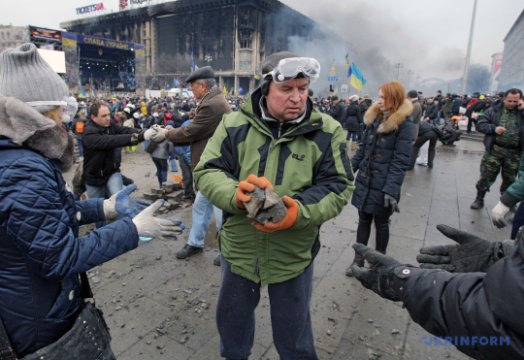 Десяті роковини розстрілів на Майдані: протистояння у фото