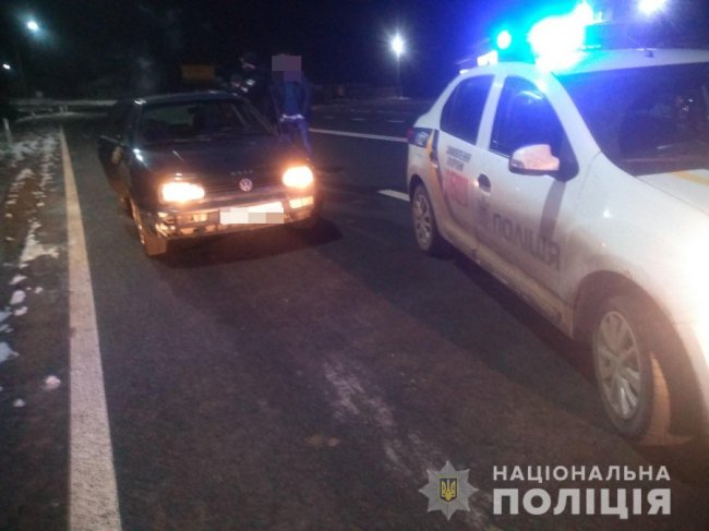 Вилетіла на узбіччя: поблизу Луцька п'яний водій збив велосипедистку і намагався втекти. ФОТО