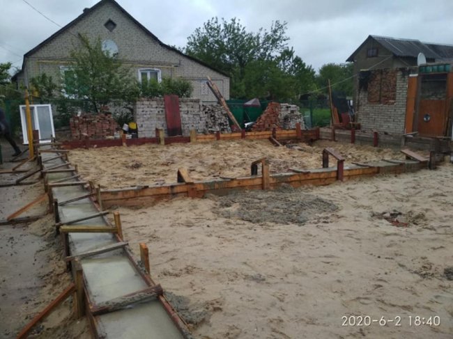 Масштабна пожежа у Рожищі: гуртожиток, що згорів ущент, почали відбудовувати. ФОТО