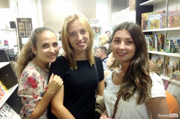 У Луцькій книгарні «заговорили» книги. ФОТО. ВІДЕО