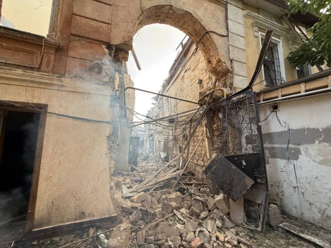 Обстріл Одеси: показали наслідки нічної російської атаки. ФОТО