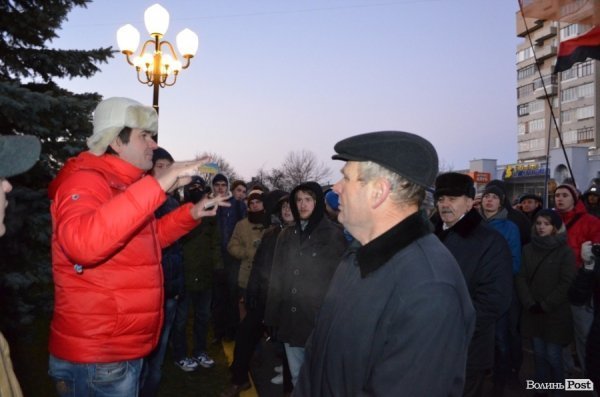 Володимир Пащенко закликає людей зігрітися