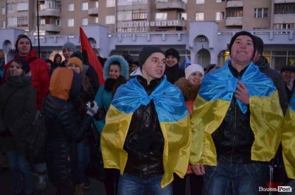 Гарячий світанок у Луцьку: як пікетували губернатора. ФОТО