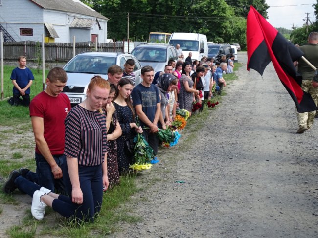Провів майже пів тисячі днів у надважких боях: на Волині попрощалися з Героєм Олександром Карпуком. ФОТО