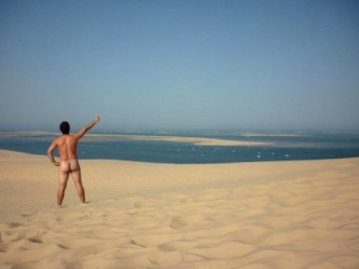 Нудисти-туристи «підірвали» інтернет. ФОТО