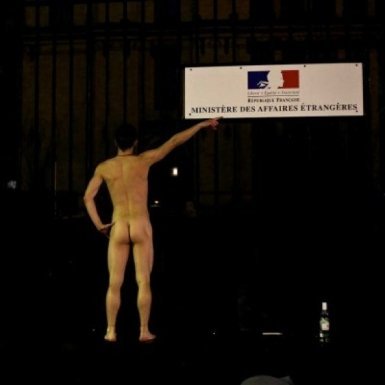 Нудисти-туристи «підірвали» інтернет. ФОТО