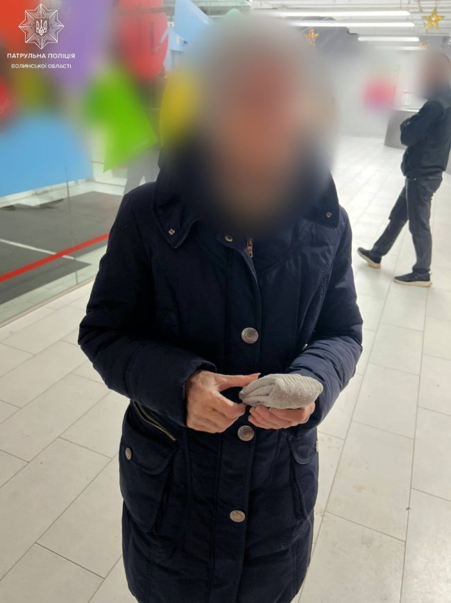 У Луцьку патрульні повернули додому бабусю, яка заблукала