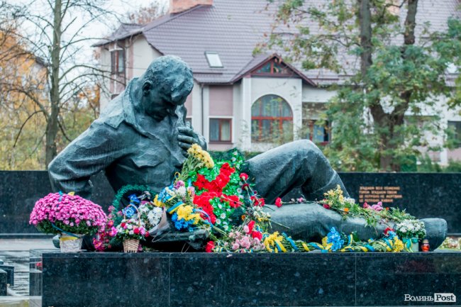 Відгомін війни: у Луцьку вшанували жертв Другої світової. ФОТО