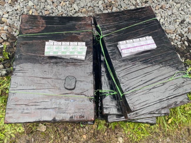 На Волині у поїзді, який прямував до Польщі, знайшли контрабандні цигарки з GPS. ФОТО