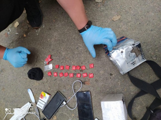 Парочка з Рівненщини реалізовувала на Волині наркотики через «закладки». ФОТО 