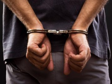 Юнак убив кохану і сховав тіло у валізі