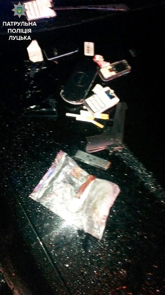 У Луцьку затримали автівки зі зброєю та наркотиками. ФОТО