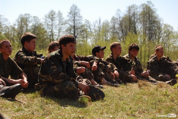 У волинських лісах «воюють» Чорна сотня і сотня Перця. ФОТО 