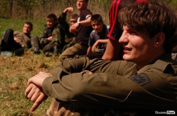 У волинських лісах «воюють» Чорна сотня і сотня Перця. ФОТО 