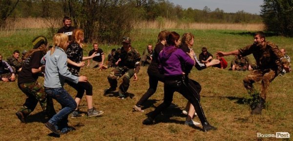 У волинських лісах «воюють» Чорна сотня і сотня Перця. ФОТО 