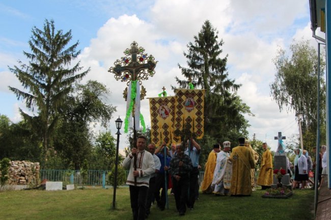 Митрополит Михаїл очолив богослужіння у волинському селі. ФОТО