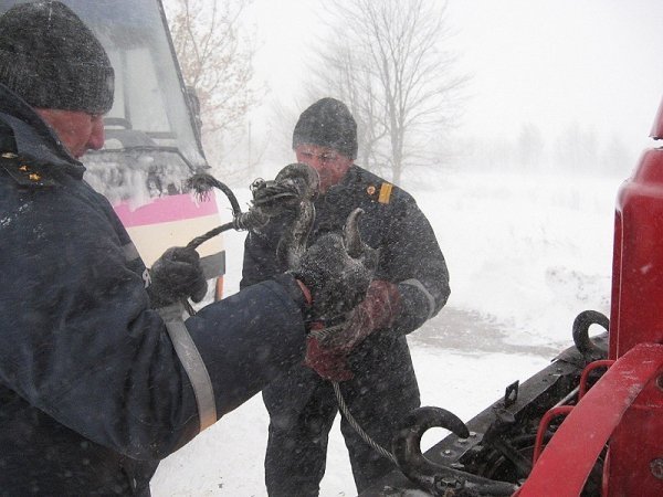 На Волині рятувальники витягли з заметів 31 «швидку». ФОТО