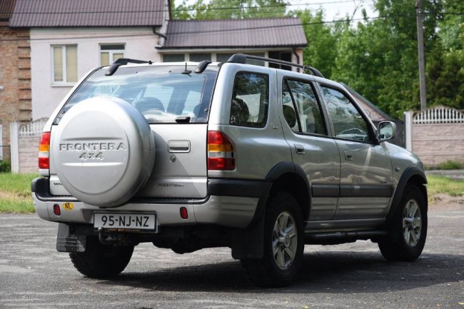 Для 14 ОМБр придбали позашляховик. ФОТО