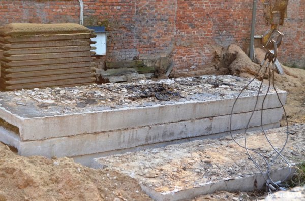 Під Луцьком незаконно розбирали колишню військову частину?