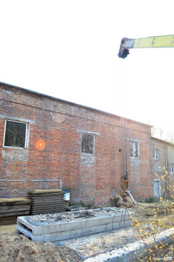 Під Луцьком незаконно розбирали колишню військову частину?