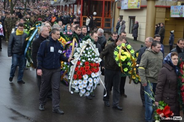 «Герої не вмирають!», – у Луцьку провели в останню путь майданівця. ФОТО. ВІДЕО