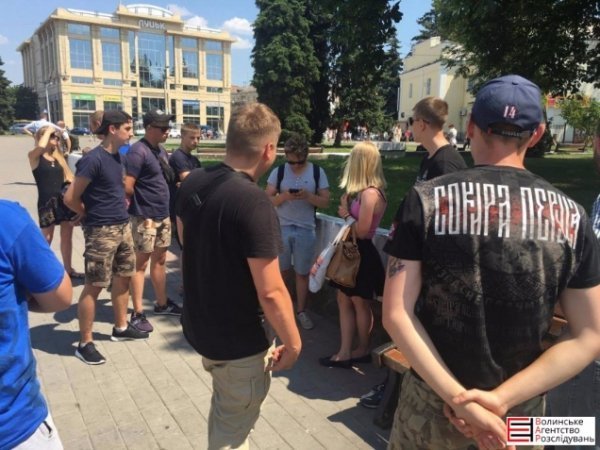 На Театральному майдані азовці влаштували погром. ФОТО