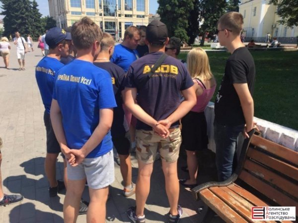 На Театральному майдані азовці влаштували погром. ФОТО