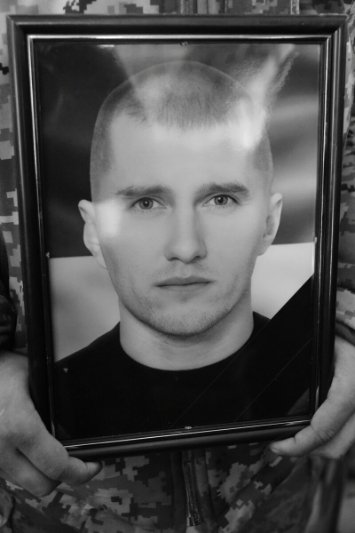 У Луцьку попрощалися із трьома загиблими Героями. ФОТО