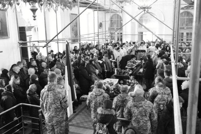 У Луцьку попрощалися із трьома загиблими Героями. ФОТО