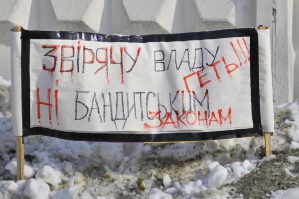 Біля бази луцьких ВВшників влаштували суботник. ФОТО