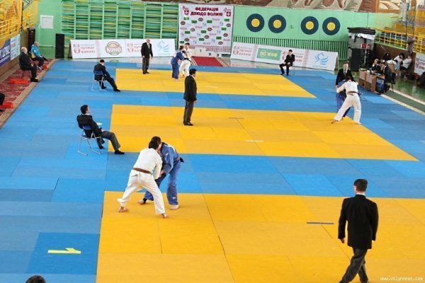 Як у Луцьку боролися хлопці та дівчата. ФОТО