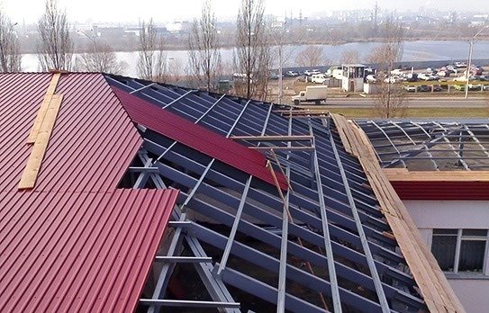 Переваги металевого даху для комерційних будівель*