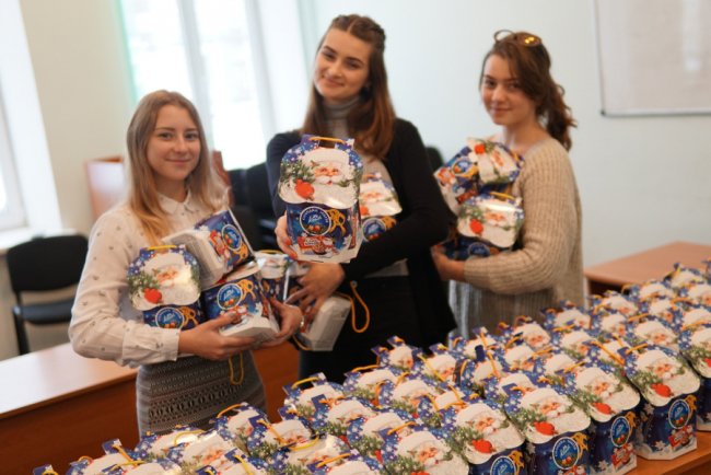 «АТБ» виступив у ролі Святого Миколая для тисяч українських дітей