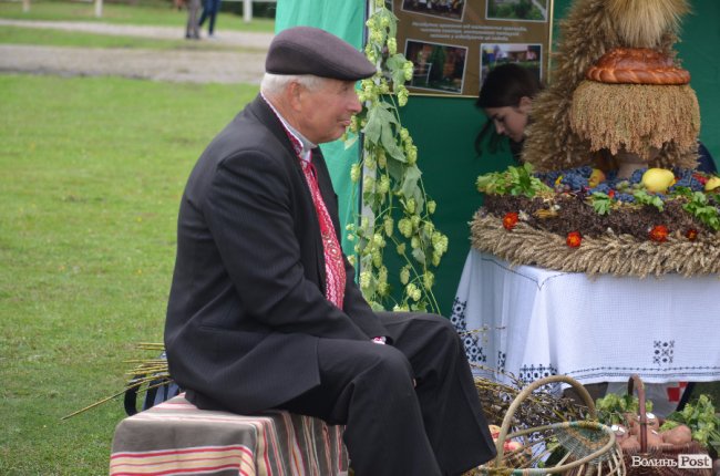 Урожай, частування та співи: у Луцьку святкують «Обжинки»