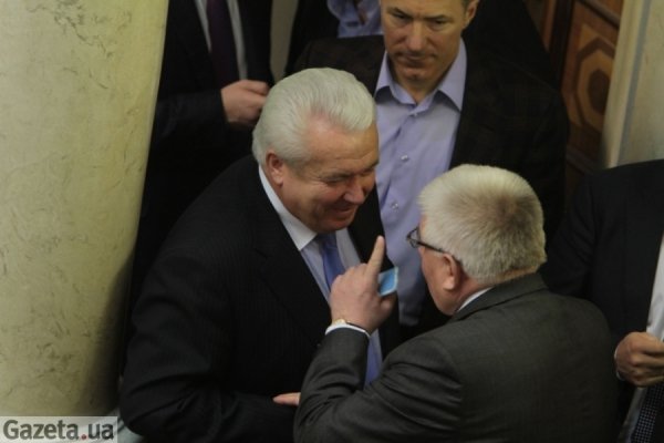 Як депутати нудьгують у Раді. ФОТО