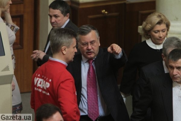 Як депутати нудьгують у Раді. ФОТО