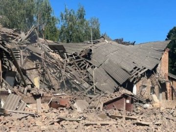 На Сумщині росіяни вдарили по школі: загинули двоє освітян. ВІДЕО