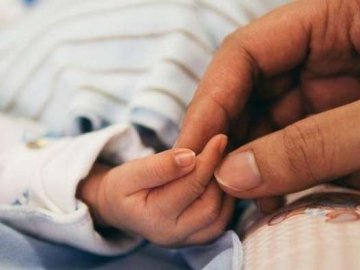 В Україні по-новому нараховують соцвиплати матерям-одиначкам: хто залишився без допомоги 