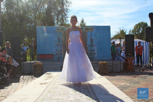 На Волині відбувся показ весільних суконь різних епох. ФОТО