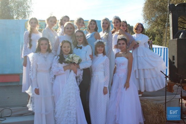 На Волині відбувся показ весільних суконь різних епох. ФОТО