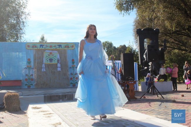 На Волині відбувся показ весільних суконь різних епох. ФОТО