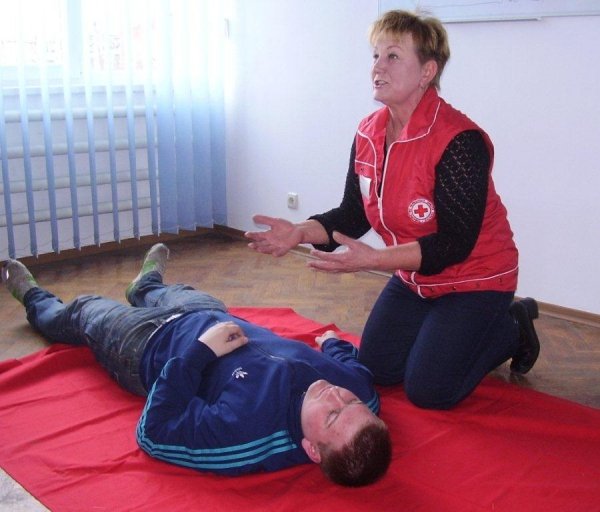 Через «війну» з Росією луцьких студентів вчать рятувати життя людей