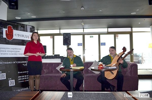 Брати Капранови зачитають «кобзореп» для лучан